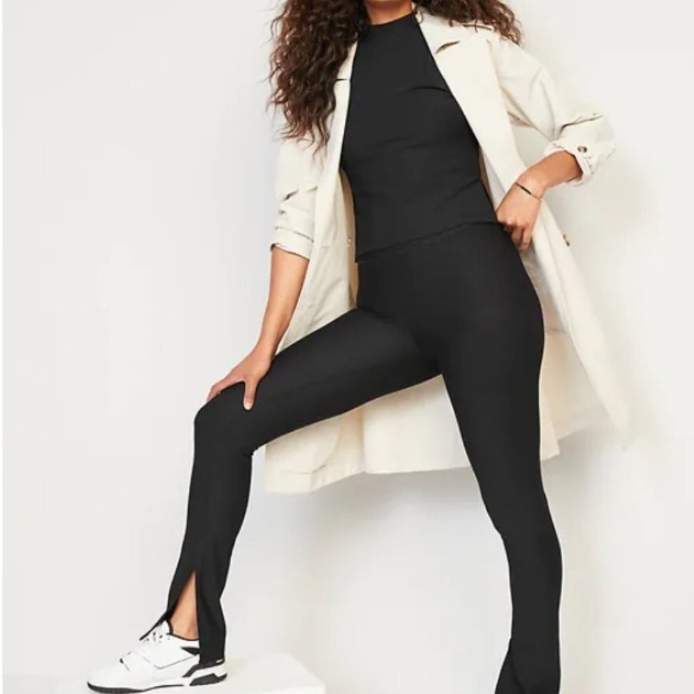 NWT- Old Navy Active Powersoft Ribbed Split Flare Legging